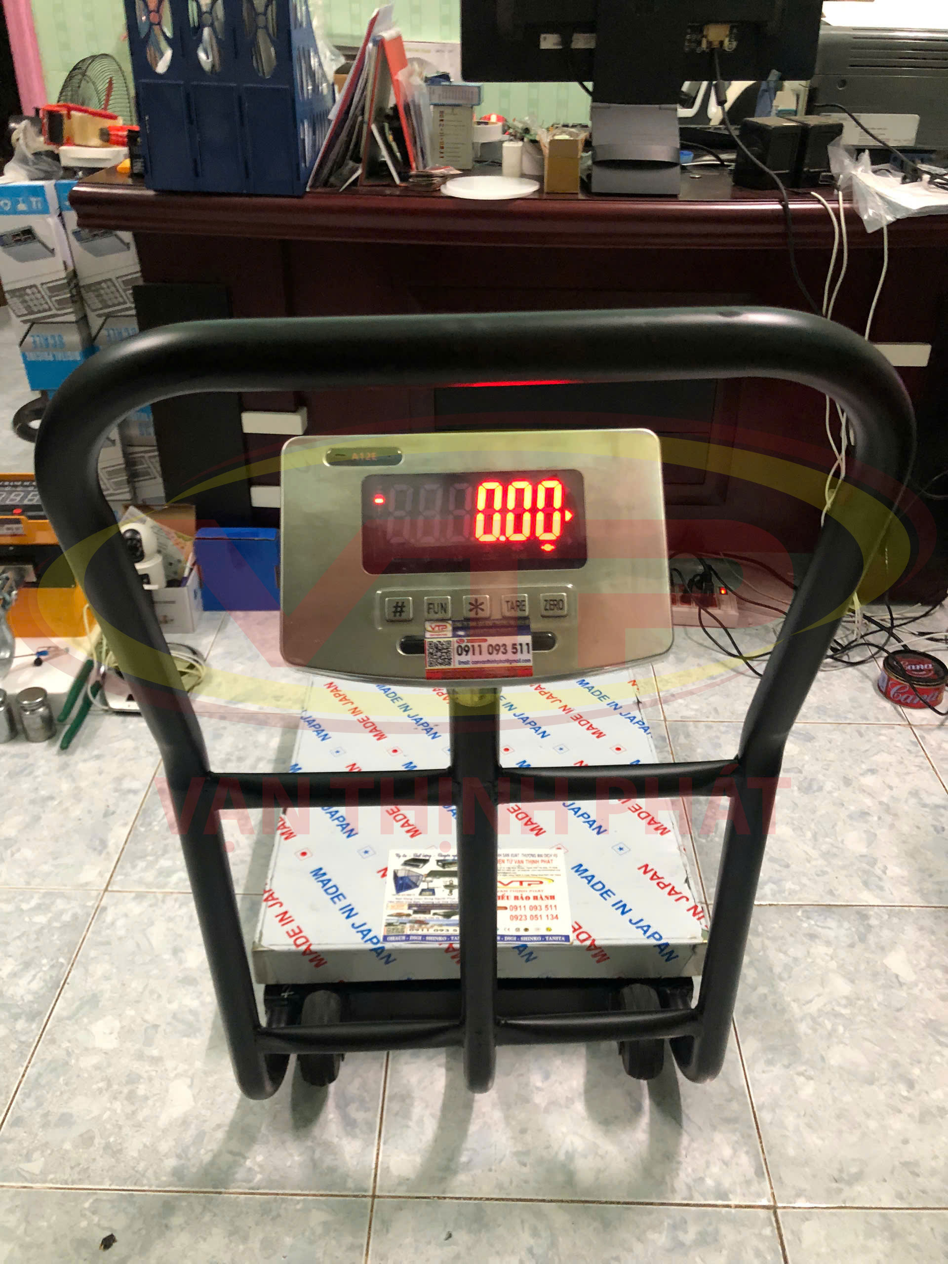 Cân-bàn-điện-tử-xe-đẩy-50cmX60cm-A12E-inox