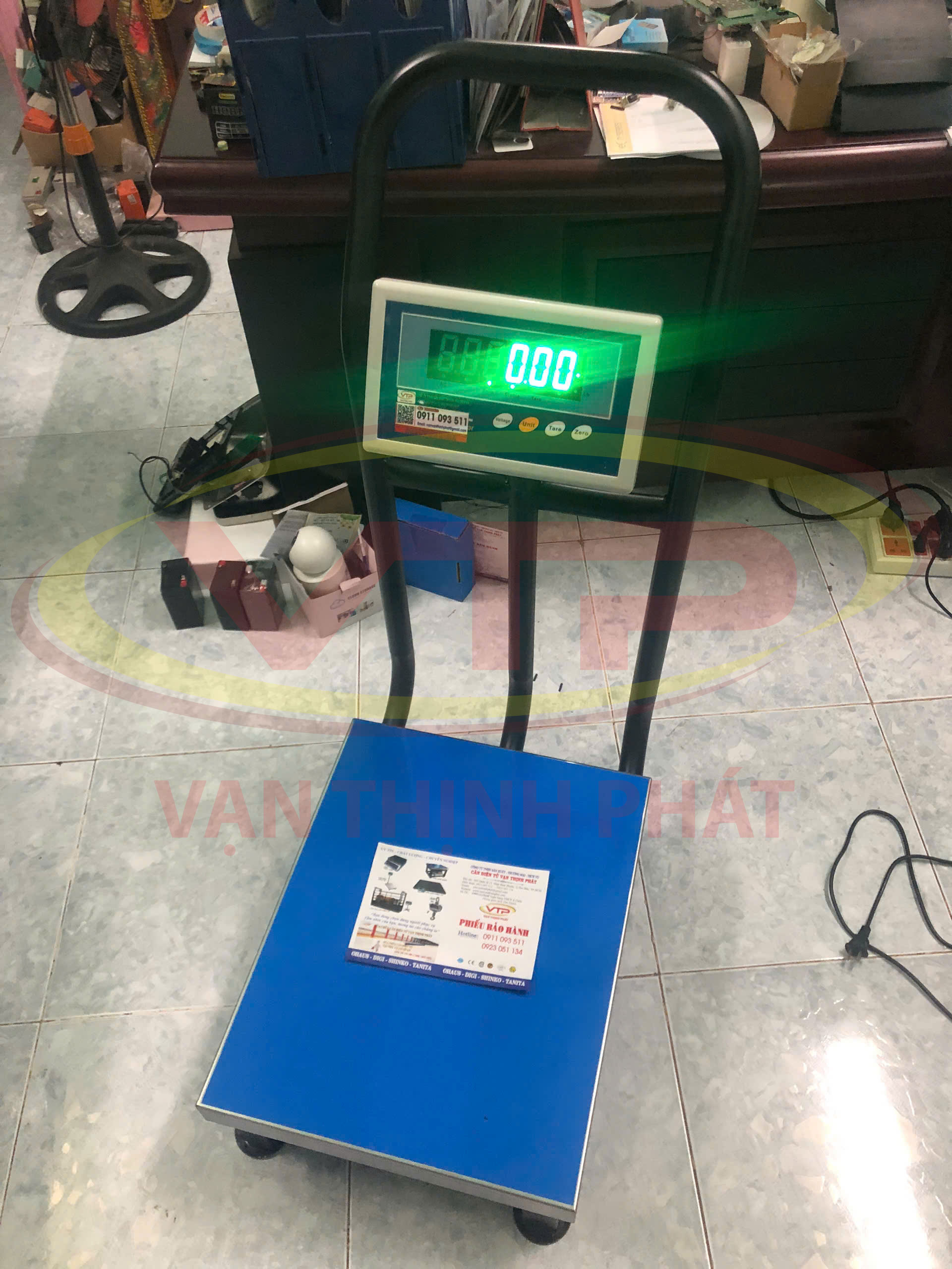 Cân-bàn-điện-tử-xe-đẩy-mặt-nhựa-abs-03