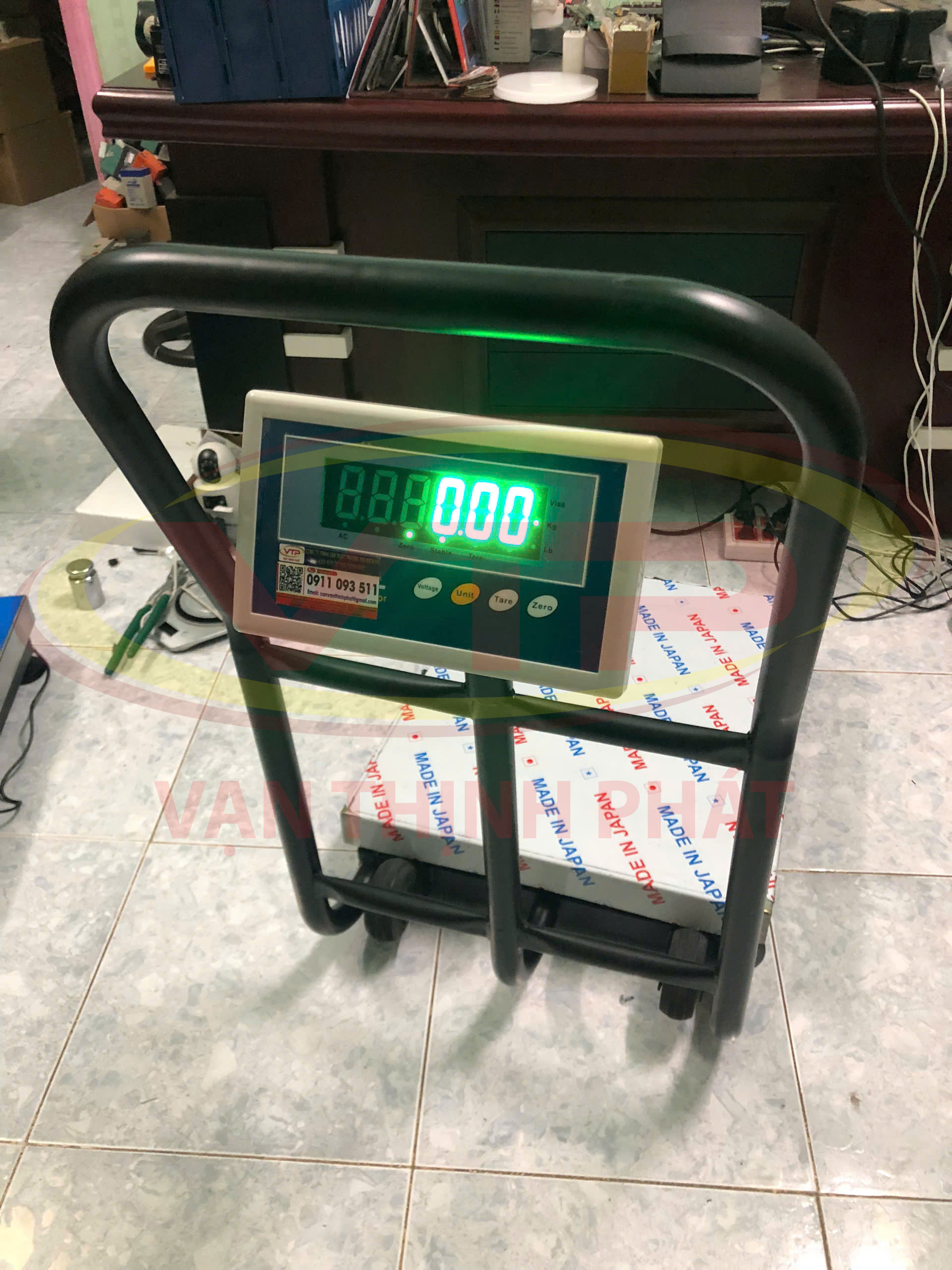 Cân-bàn-điện-tử-xe-đẩy-nhựa-abs-led-xanh-50cmx60cm-02